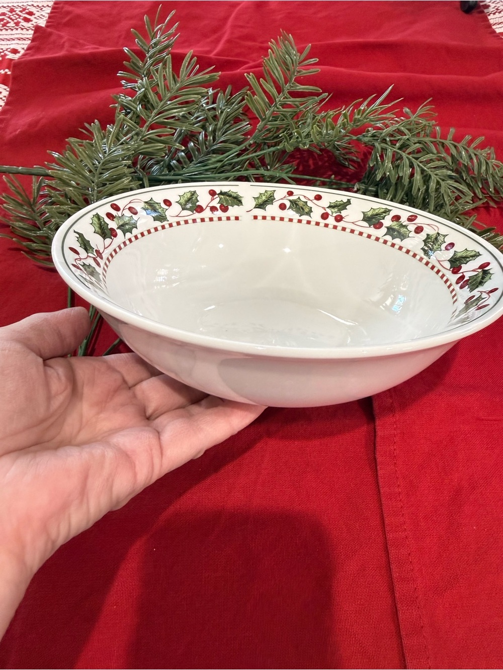 WINTER WONDERLAND 8" Serving Bowl. Casual Settings by Oneida